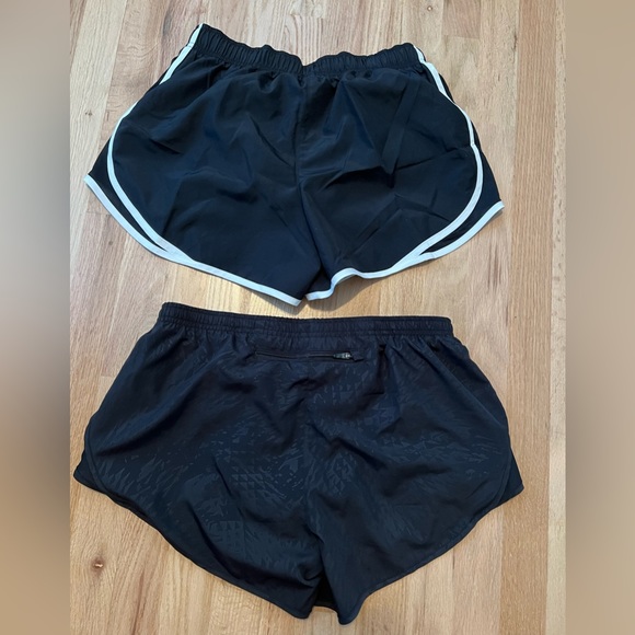 Nike running shorts - Picture 2 of 4